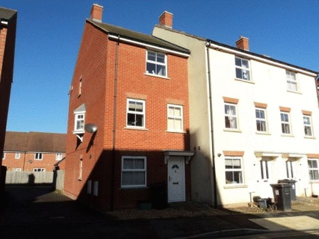  Image of 4 bedroom Detached house to rent in Thatcham Avenue Kingsway Quedgeley Gloucester GL2 at Thatcham Avenue Kingsway Gloucester, GL2 2DN