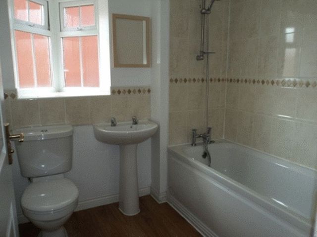  Image of 4 bedroom Detached house to rent in Thatcham Avenue Kingsway Quedgeley Gloucester GL2 at Thatcham Avenue Kingsway Gloucester, GL2 2DN