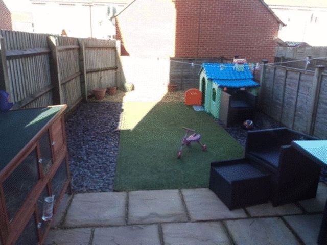  Image of 4 bedroom Detached house to rent in Thatcham Avenue Kingsway Quedgeley Gloucester GL2 at Thatcham Avenue Kingsway Gloucester, GL2 2DN