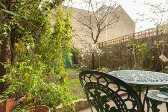  Image of 4 bedroom Terraced house for sale in The Avenue London W4 at The Avenue  London, W4 1HR