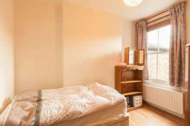  Image of 4 bedroom Terraced house for sale in The Avenue London W4 at The Avenue  London, W4 1HR