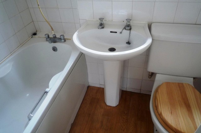  Image of Studio flat to rent in The Cloisters High Wycombe HP13 at High Wycombe, HP13 6BD