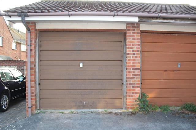 Image of 2 bedroom End of Terrace to rent in The Finches Weymouth DT3 at Broadwey  Weymouth, DT3 5QN