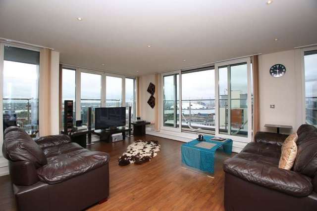  Image of 2 bedroom Apartment to rent in Western Gateway London E16 at Western Gateway  London, E16 1BL