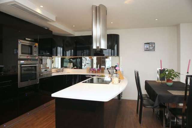  Image of 2 bedroom Apartment to rent in Western Gateway London E16 at Western Gateway  London, E16 1BL