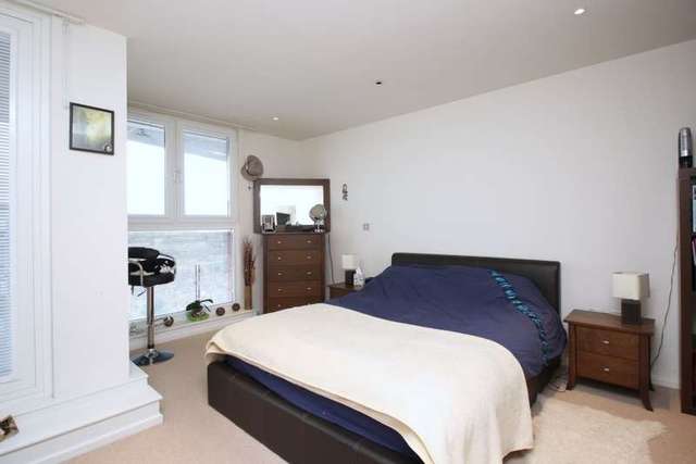  Image of 2 bedroom Apartment to rent in Western Gateway London E16 at Western Gateway  London, E16 1BL