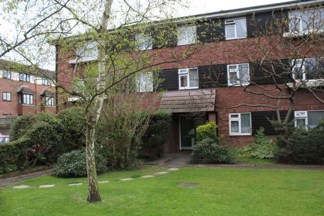  Image of 1 bedroom Flat to rent in The Stanfords East Street Epsom KT17 at The Stanfords  Epsom, KT17 1JE