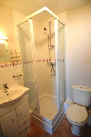  Image of 2 bedroom Apartment to rent in Town Mead Crawley RH11 at Highfield House, Town Mead West Green Crawley, RH11 7EH