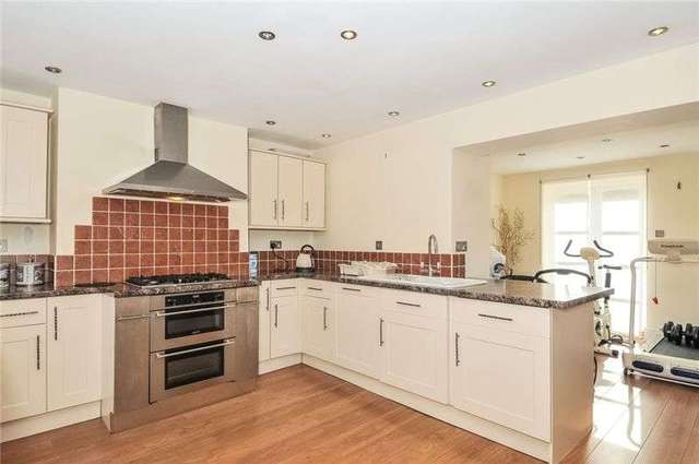  Image of 3 bedroom Terraced house to rent in Trinity Street Taunton TA1 at Trinity Street Taunton Somerset, TA1 3JG