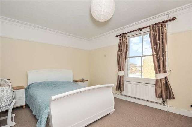  Image of 3 bedroom Terraced house to rent in Trinity Street Taunton TA1 at Trinity Street Taunton Somerset, TA1 3JG