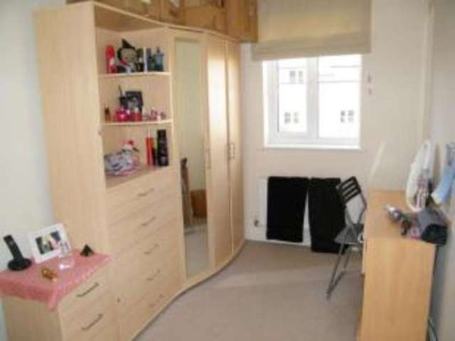  Image of 4 bedroom Terraced house for sale in Truscott Avenue Swindon SN25 at Swindon Wiltshire Haydon Wick, SN25 2GR