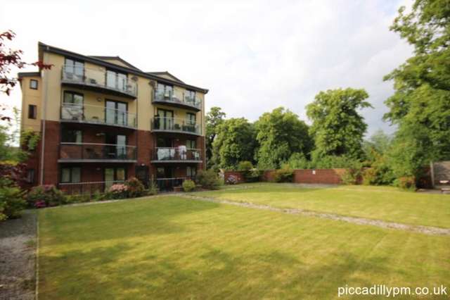 Image of 3 bedroom Apartment to rent in Upper Chorlton Road Old Trafford Manchester M16 at Upper Chorlton Road Chorlton Manchester, M16 7SH