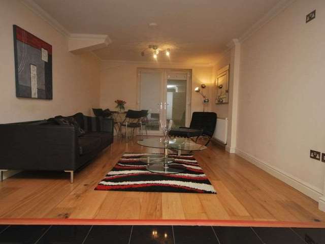  Image of 3 bedroom Apartment to rent in Upper Chorlton Road Old Trafford Manchester M16 at Upper Chorlton Road Chorlton Manchester, M16 7SH
