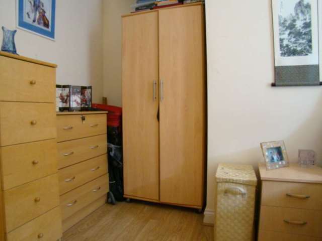  Image of 2 bedroom Flat to rent in Uxbridge Road London W12 at Uxbridge Road Shepherds Bush London, W12 8NL