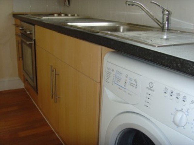  Image of Flat to rent in Uxbridge Road London W12 at Uxbridge Road Shepherds Bush London, W12 8LH