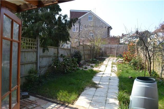  Image of 5 bedroom Property to rent in Vale Drive Barnet EN5 at Hertfordshire, EN5 2ED