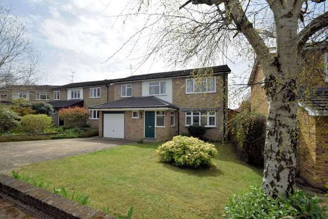  Image of 5 bedroom Detached house for sale in Valley Close Goring Reading RG8 at Goring on Thames, RG8 0AN