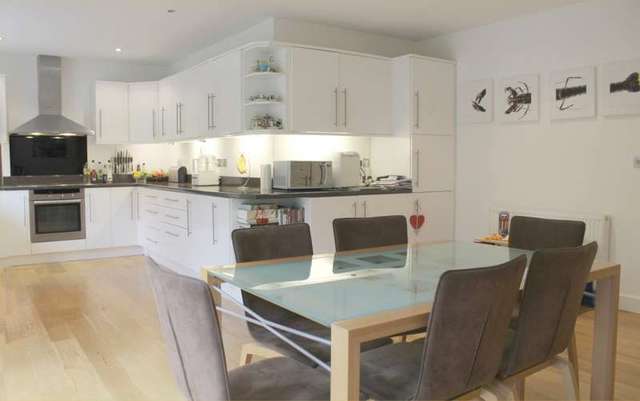  Image of 5 bedroom Detached house for sale in Valley Road Henley-on-Thames RG9 at Henley-On-Thames, RG9 1RL
