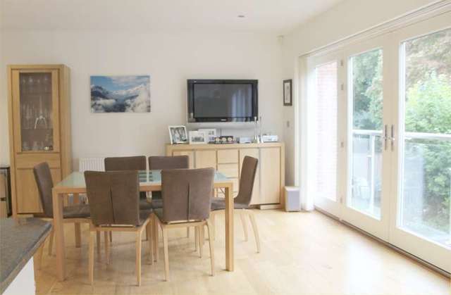  Image of 5 bedroom Detached house for sale in Valley Road Henley-on-Thames RG9 at Henley-On-Thames, RG9 1RL