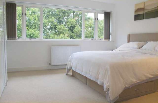  Image of 5 bedroom Detached house for sale in Valley Road Henley-on-Thames RG9 at Henley-On-Thames, RG9 1RL