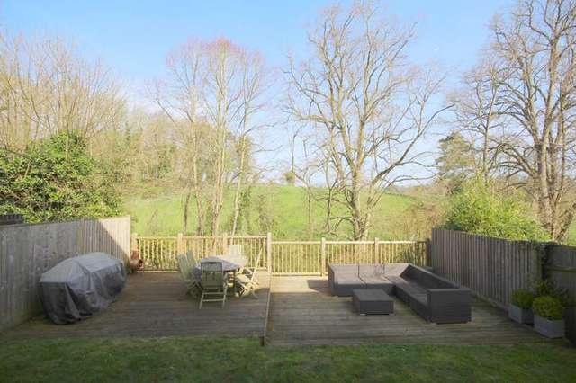  Image of 5 bedroom Detached house for sale in Valley Road Henley-on-Thames RG9 at Henley-On-Thames, RG9 1RL