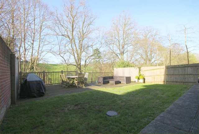  Image of 5 bedroom Detached house for sale in Valley Road Henley-on-Thames RG9 at Henley-On-Thames, RG9 1RL