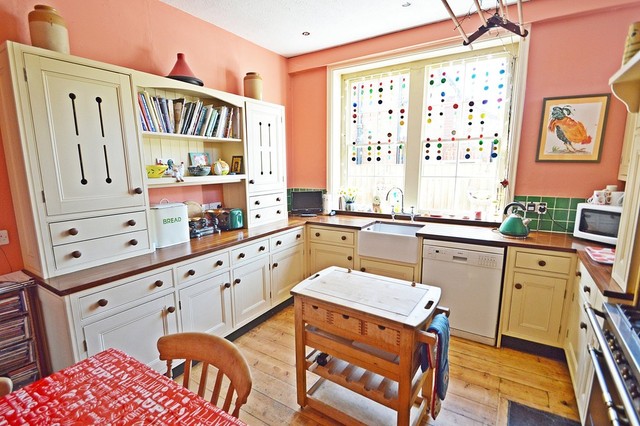  Image of 4 bedroom Detached house for sale in Victoria Road Diss IP22 at Victoria Road  Diss, IP22 4HE