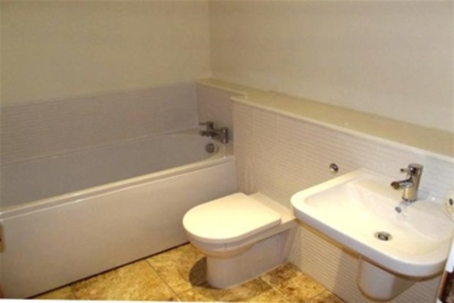  Image of 2 bedroom Flat to rent in Victoria Road Glasgow G42 at Govanhill Glasgow Glasgow, G42 7AB