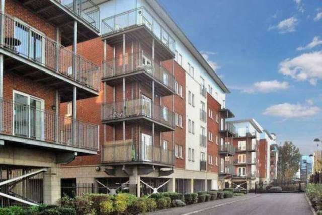  Image of 3 bedroom Apartment to rent in Elmira Way Salford M5 at Elmira Way Salford Quays Salford, M5 3DU
