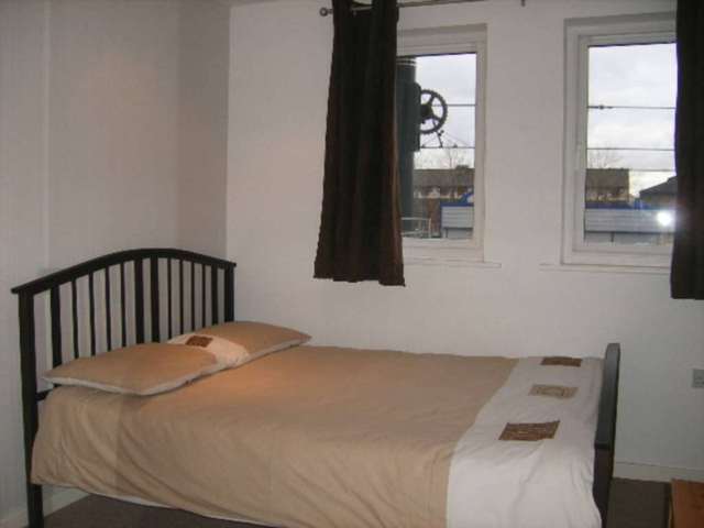  Image of 3 bedroom Apartment to rent in Elmira Way Salford M5 at Elmira Way Salford Quays Salford, M5 3DU