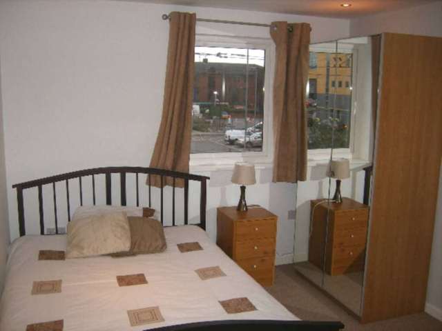  Image of 3 bedroom Apartment to rent in Elmira Way Salford M5 at Elmira Way Salford Quays Salford, M5 3DU