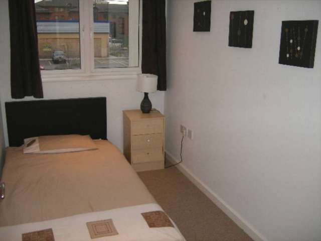  Image of 3 bedroom Apartment to rent in Elmira Way Salford M5 at Elmira Way Salford Quays Salford, M5 3DU