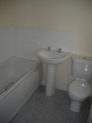  Image of 3 bedroom Semi-Detached house to rent in Waltheof Road Sheffield S2 at Sheffield, S2 1PE