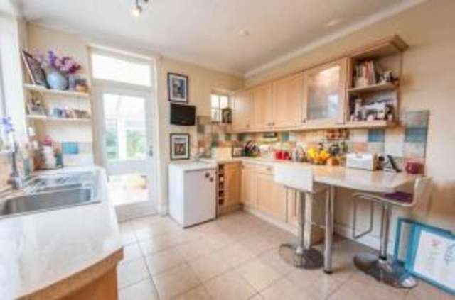  Image of 4 bedroom Detached house for sale in Oakfields Walton-on-Thames KT12 at Walton-on-Thames Surrey Walton-on-Thames, KT12 1EG