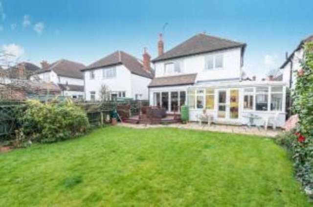  Image of 4 bedroom Detached house for sale in Oakfields Walton-on-Thames KT12 at Walton-on-Thames Surrey Walton-on-Thames, KT12 1EG