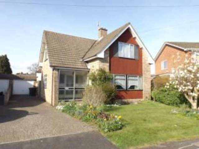  Image of 3 bedroom Detached house for sale in Murray Road Horndean Waterlooville PO8 at Waterlooville Hampshire Horndean, PO8 9JQ