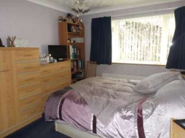  Image of 3 bedroom Semi-Detached house for sale in Gloucester Road Waterlooville PO7 at Waterlooville Hampshire Waterlooville, PO7 7BJ