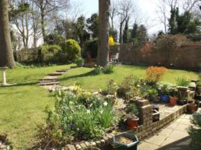  Image of 3 bedroom Bungalow for sale in Parker Gardens Waterlooville PO7 at Waterlooville Hampshire Purbrook, PO7 5DJ