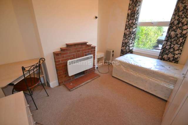  Image of 1 bedroom House Share to rent in Watlington Street Reading RG1 at Watlington Street  Reading, RG1 4RS