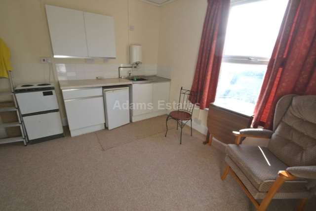  Image of 1 bedroom House Share to rent in Watlington Street Reading RG1 at Watlington Street  Reading, RG1 4RS