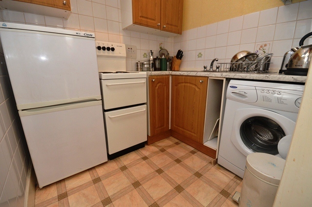  Image of 1 bedroom Flat to rent in Waverley Park Edinburgh EH8 at Abbeyhill Edinburgh Edinburgh, EH8 8ET