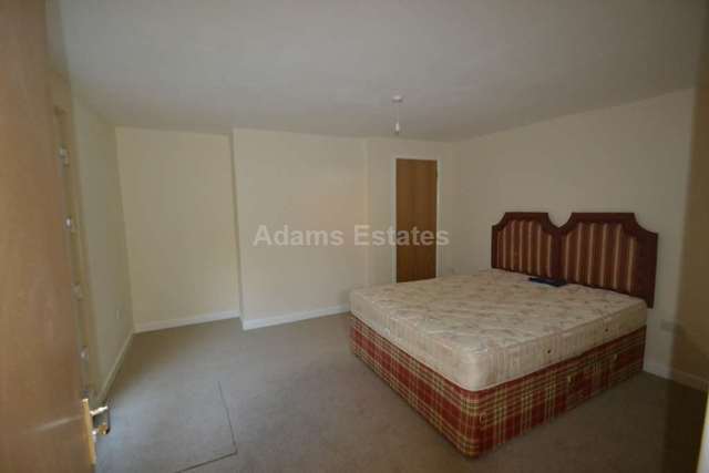  Image of 3 bedroom End of Terrace to rent in Waylen Street Reading RG1 at Waylen Street  Reading, RG1 7UP