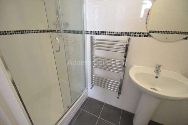  Image of 3 bedroom End of Terrace to rent in Waylen Street Reading RG1 at Waylen Street  Reading, RG1 7UP