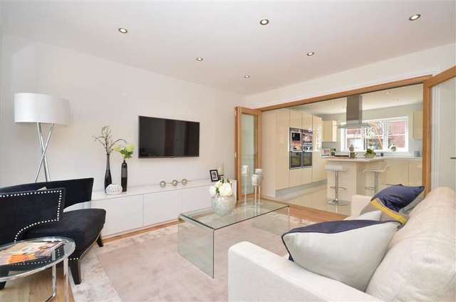  Image of 4 bedroom Detached house for sale in Wedgwood Way Cowplain Waterlooville PO8 at Cowplain Waterlooville Waterlooville, PO8 8RW