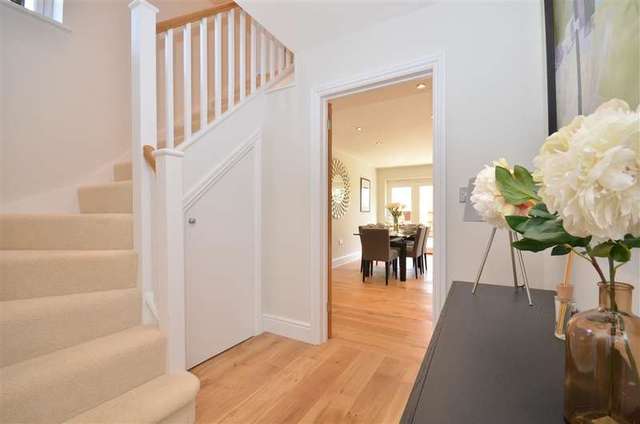  Image of 4 bedroom Detached house for sale in Wedgwood Way Cowplain Waterlooville PO8 at Cowplain Waterlooville Waterlooville, PO8 8RW