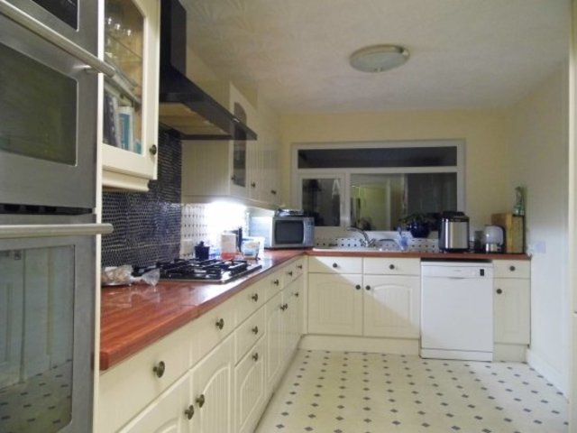  Image of 3 bedroom Detached house for sale in Welland Close Burton-on-Trent DE15 at Burton-On-Trent Staffordshire Burton-On-Trent, DE15 0AG