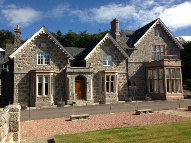  Image of 2 bedroom Flat to rent in North Deeside Road Cults Aberdeen AB15 at Cults Aberdeen Aberdeen, AB15 9PB