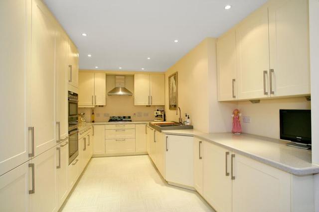  Image of 2 bedroom Flat to rent in North Deeside Road Cults Aberdeen AB15 at Cults Aberdeen Aberdeen, AB15 9PB