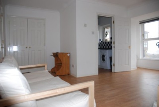 Image of 2 bedroom Flat to rent in Wesley Avenue London E16 at Wesley  Avenue North Woolwich London, E16 1SR