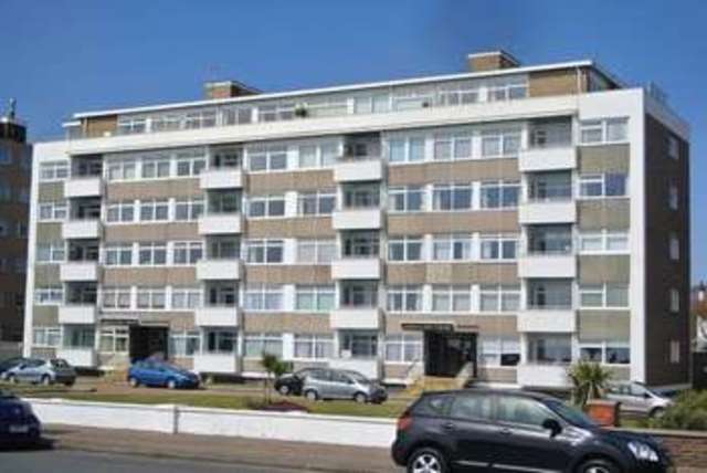  Image of 3 bedroom Flat to rent in West Parade Worthing BN11 at West Parade  Worthing, BN11 3QY